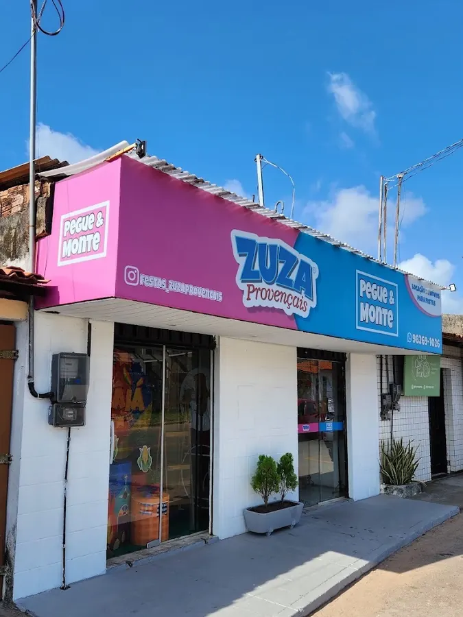 Fachada rosa e azul da Zuza Provençais no Angelim