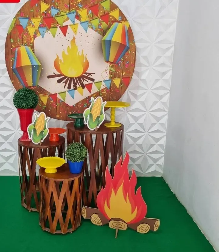 Kit São João com fogueira e bandeirinhas
